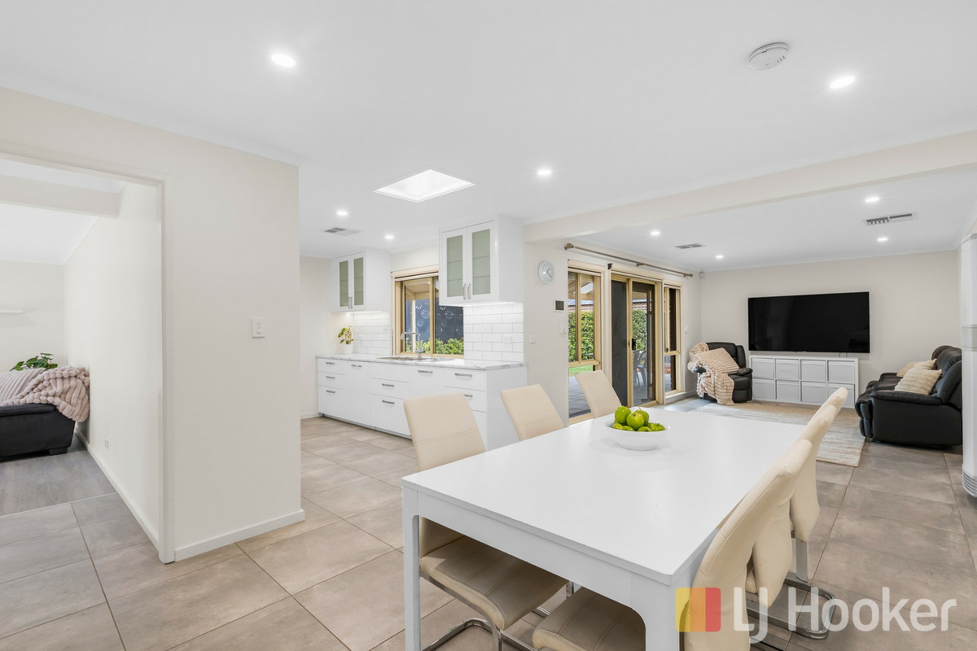 8 Tea Tree Drive — photo 11 of 30