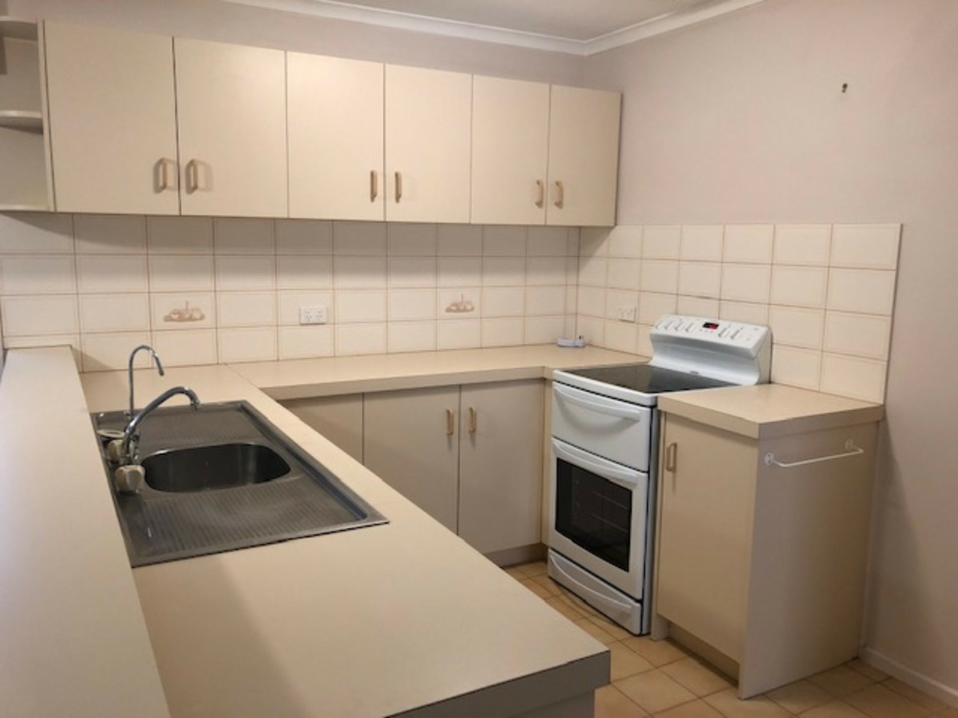 8 Shelter Close — photo 11 of 15