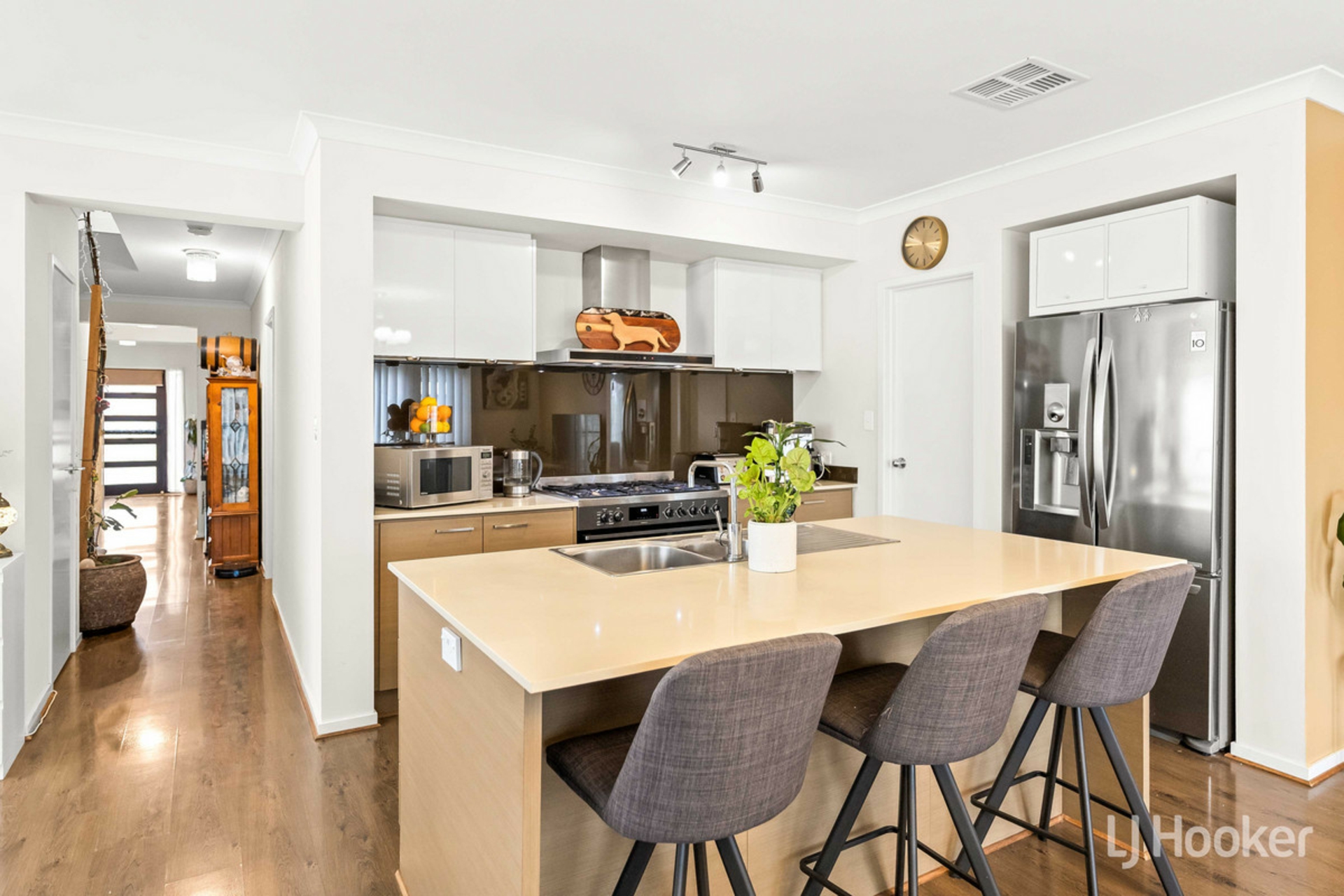 18 Biarritz Street — photo 5 of 26