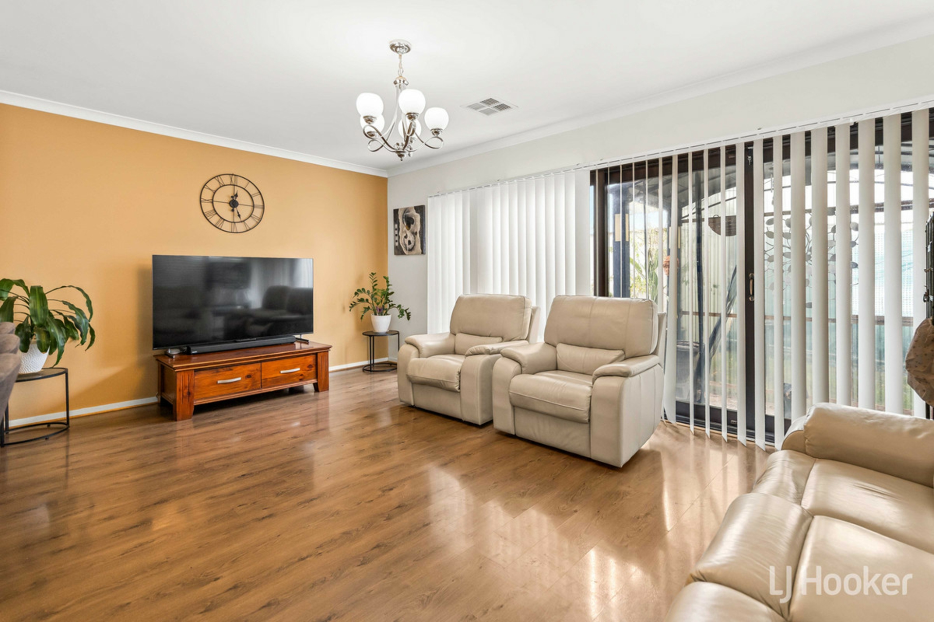 18 Biarritz Street — photo 9 of 26