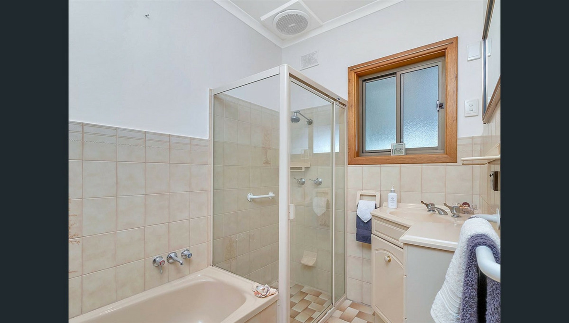 24 Lindsay Street — photo 12 of 19