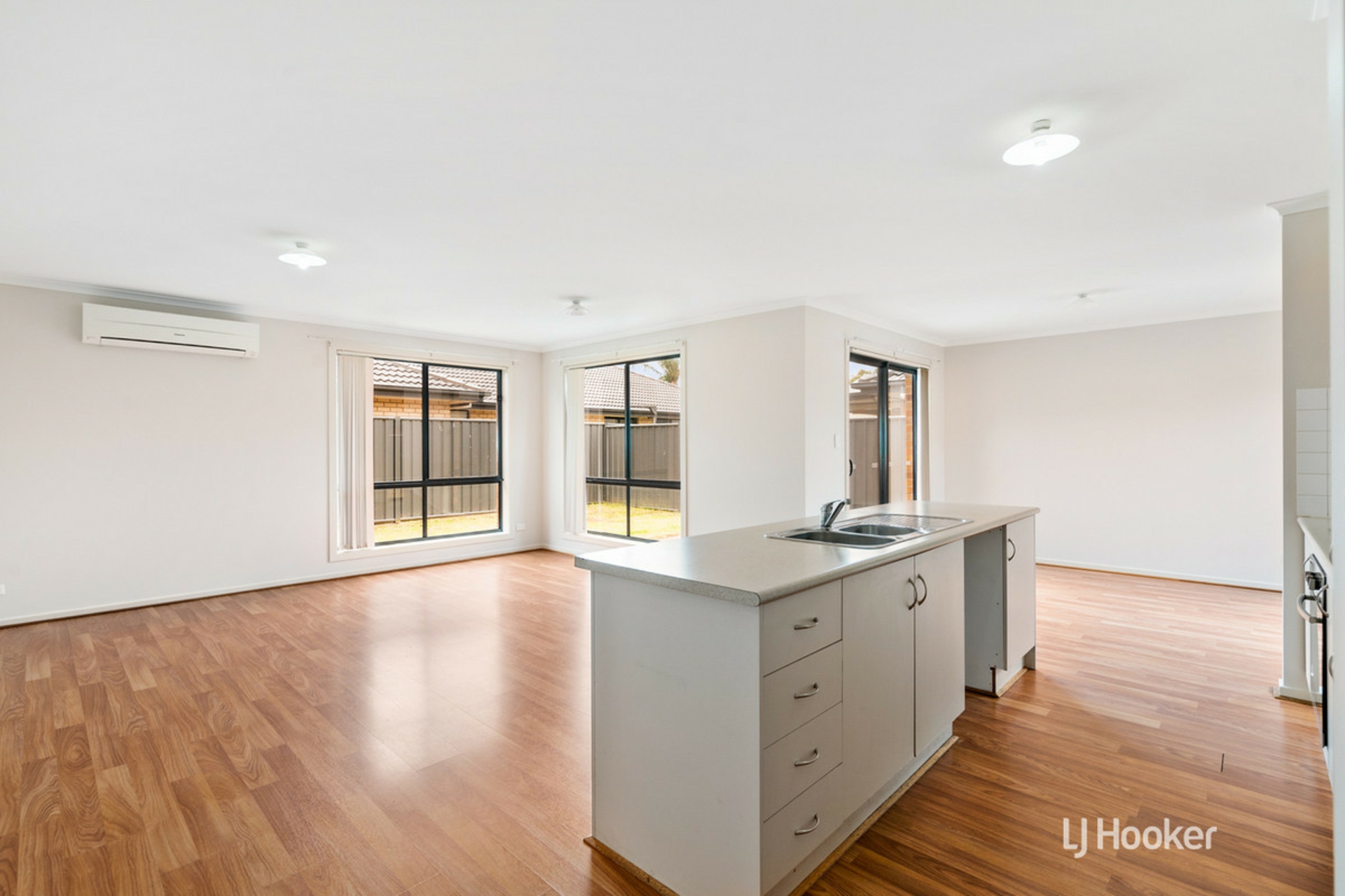 21 Coonawarra Avenue — photo 2 of 20