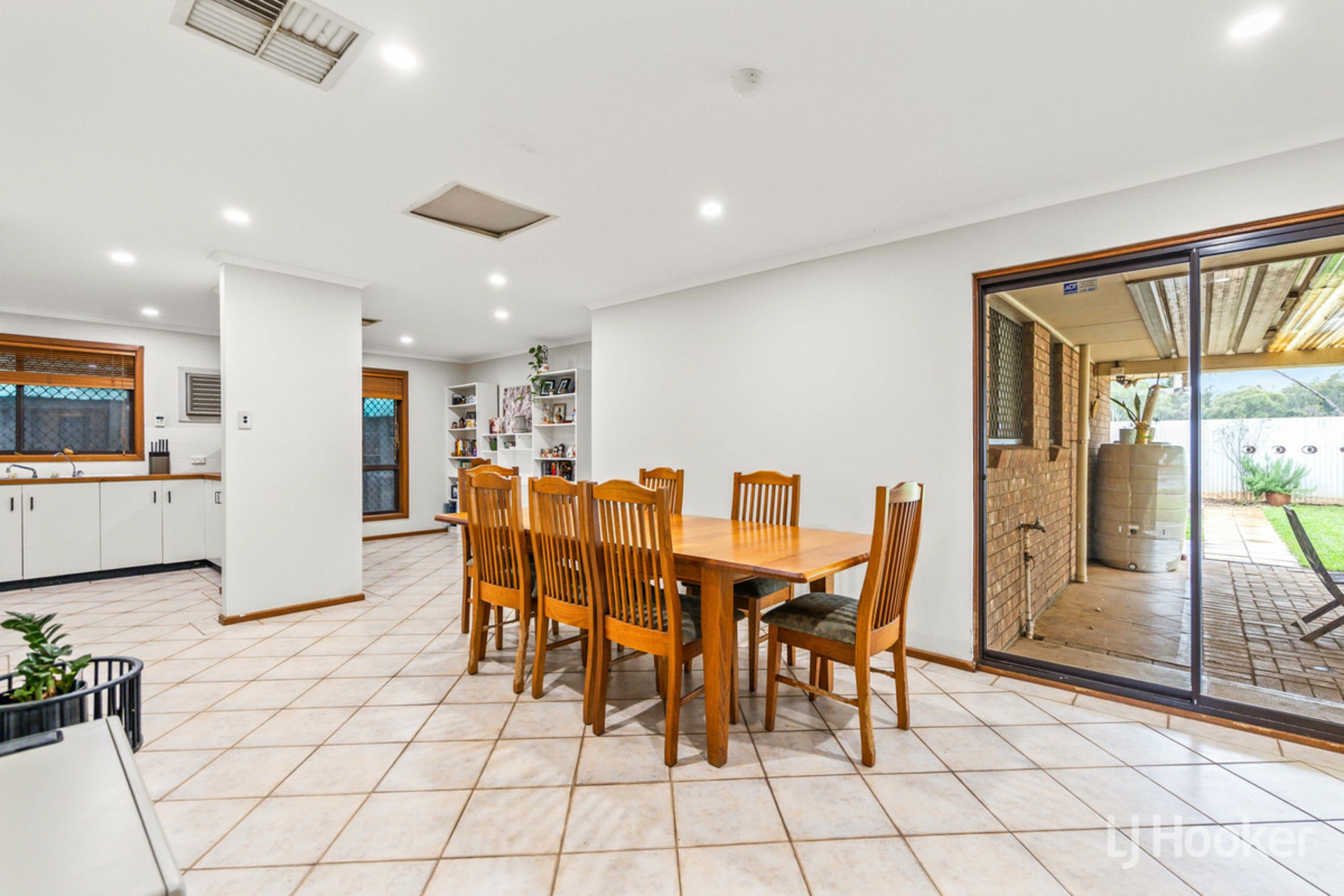 32 Riverview Drive — photo 6 of 30
