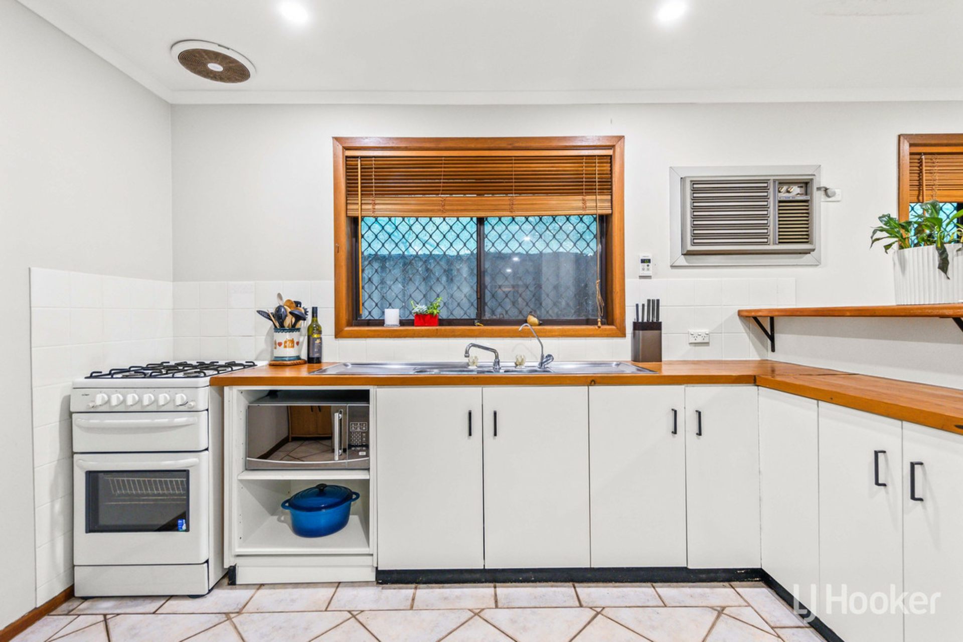 32 Riverview Drive — photo 10 of 30