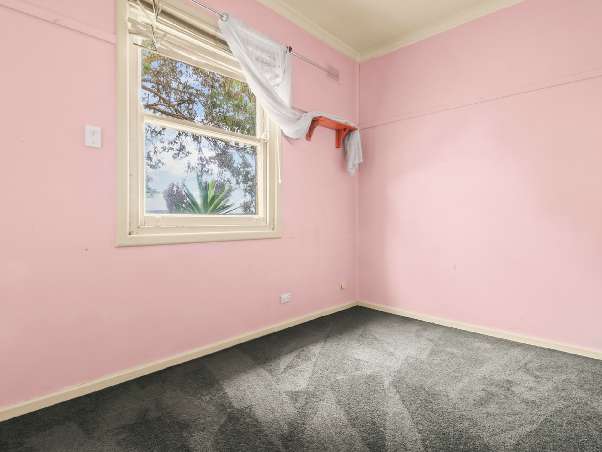55 Old Sarum Road — photo 4 of 13