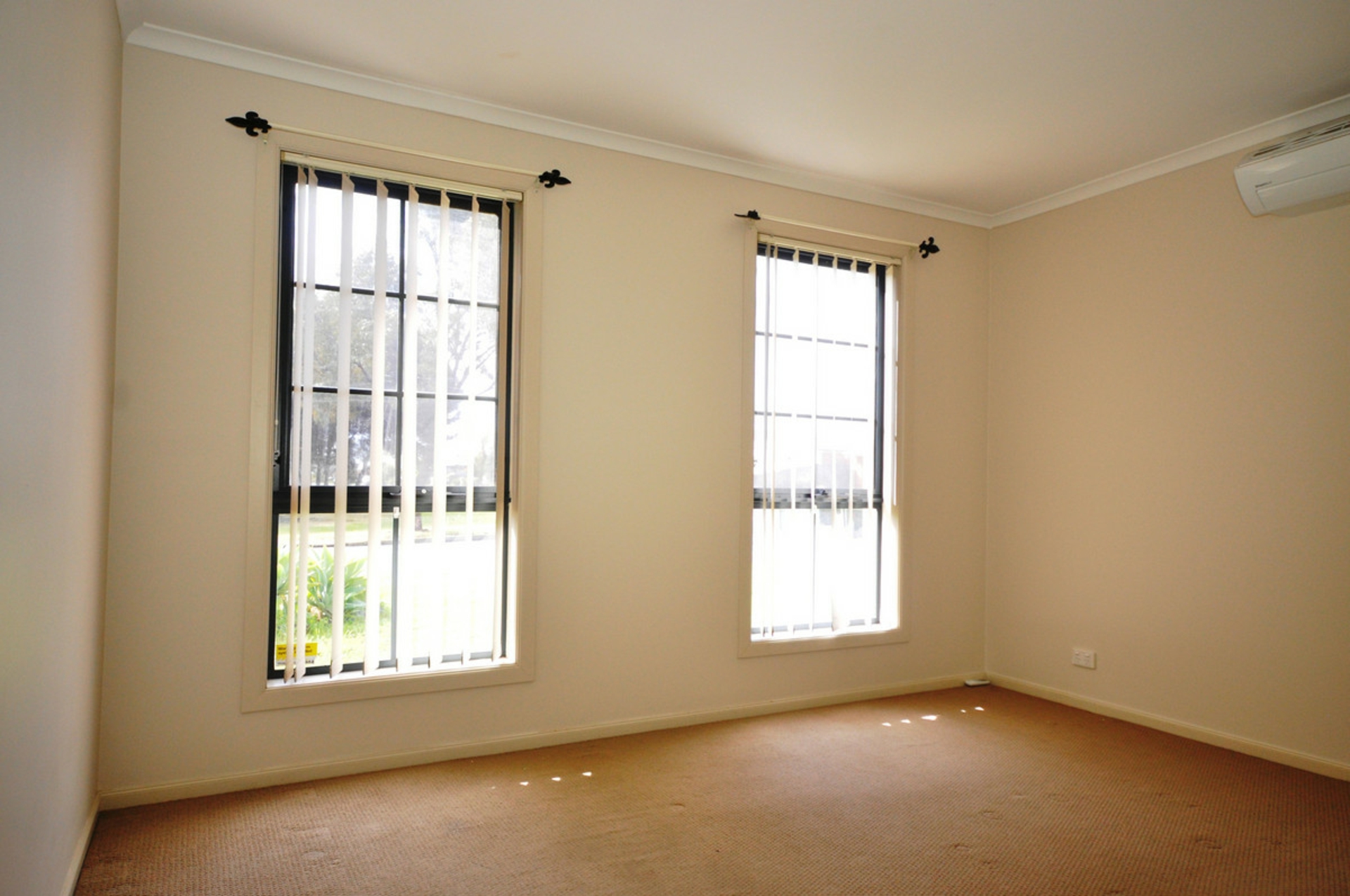 39 Lakeside Drive — photo 4 of 27