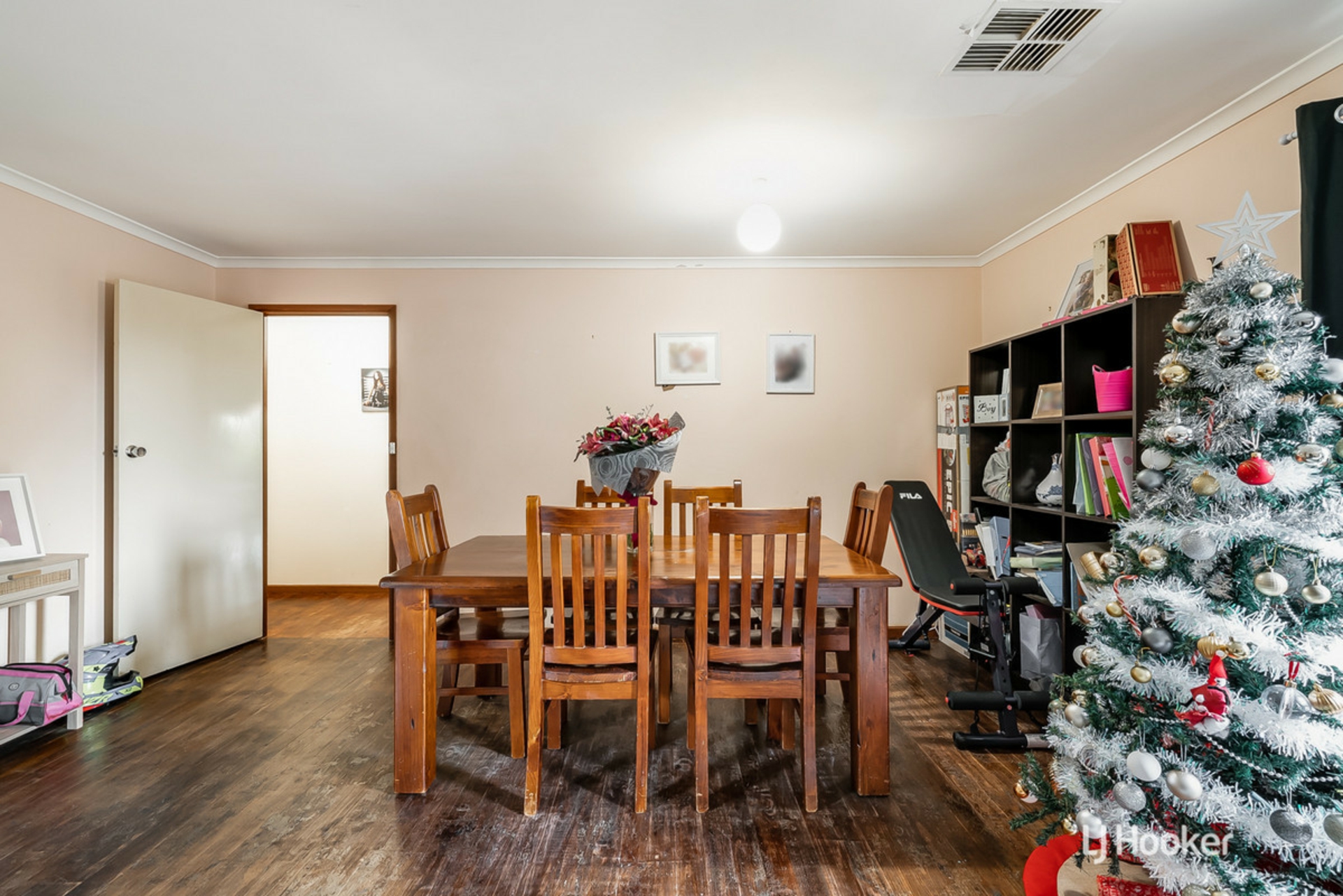 9 Paginton Crescent — photo 4 of 18