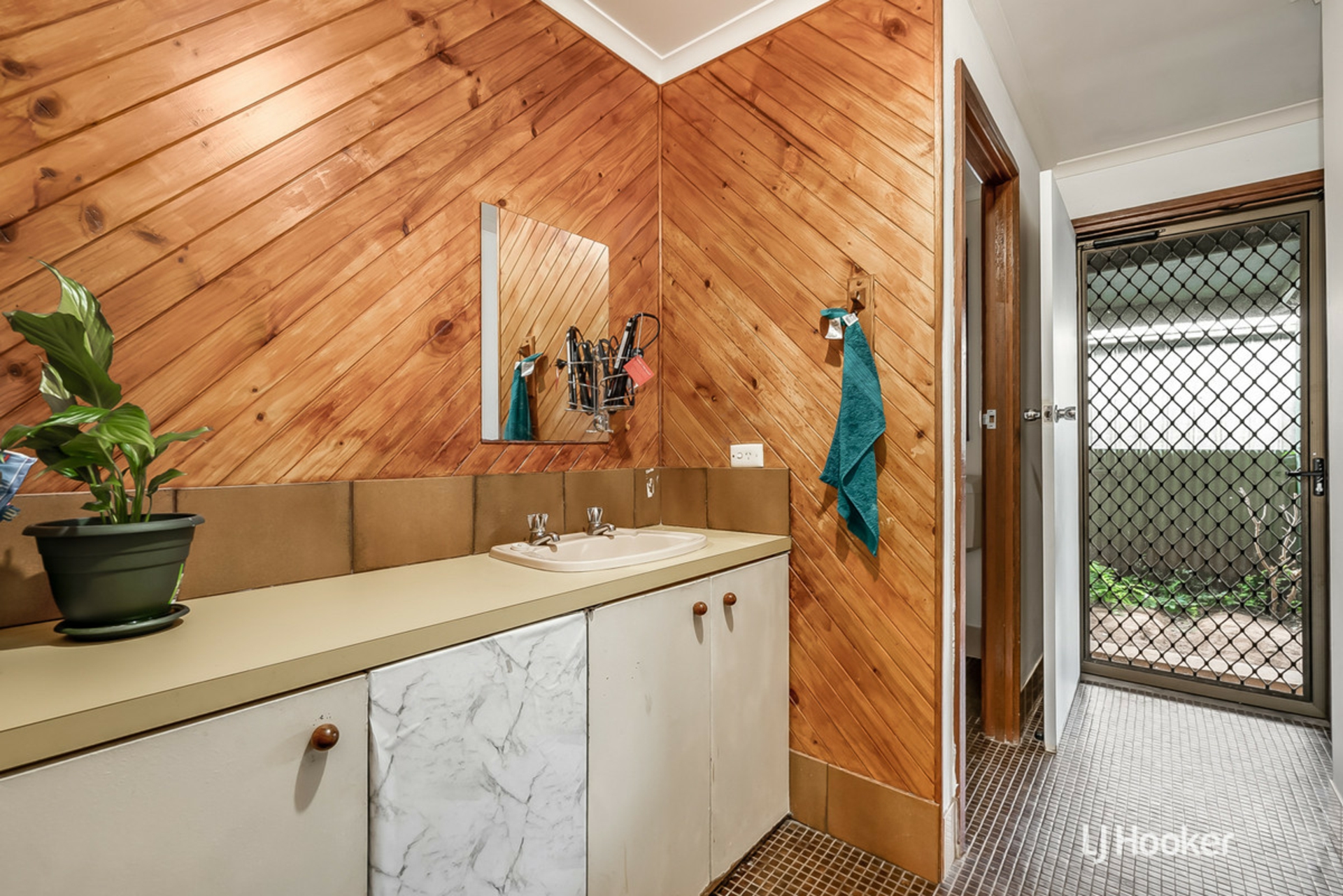 9 Paginton Crescent — photo 10 of 18