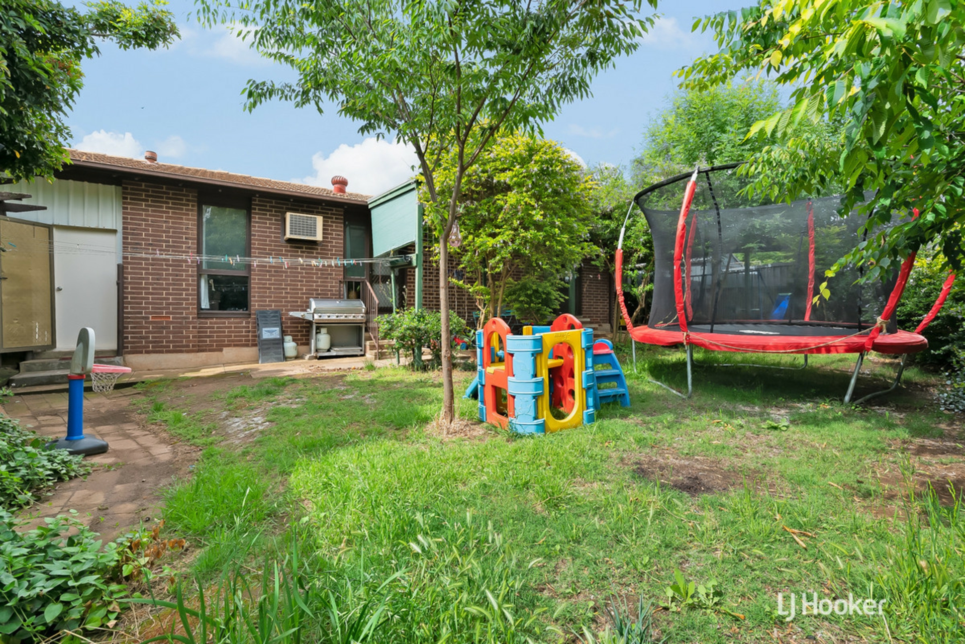 9 Paginton Crescent — photo 14 of 18