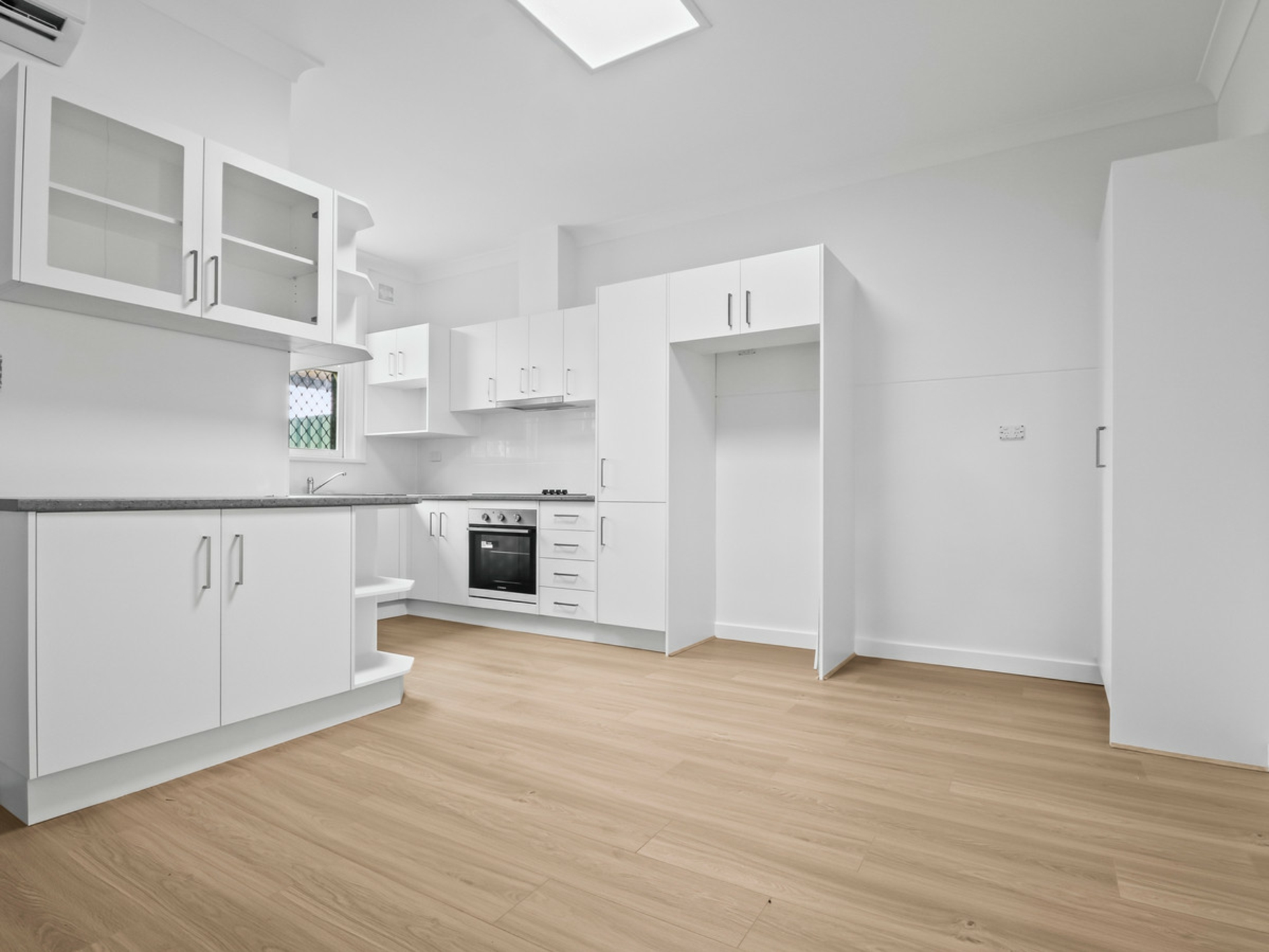 50 Woodford Road — photo 8 of 18