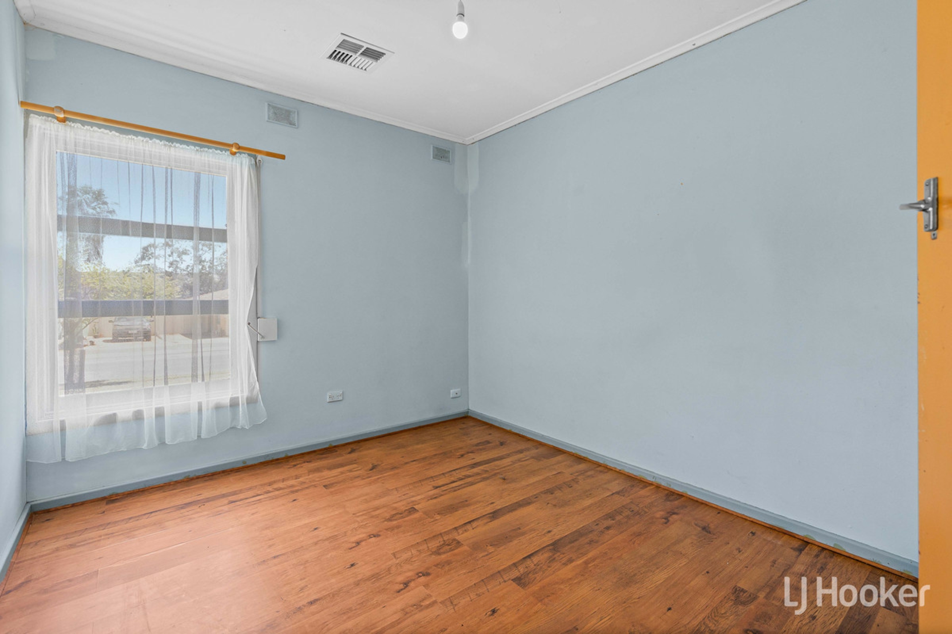 14 Mannington Road — photo 13 of 30