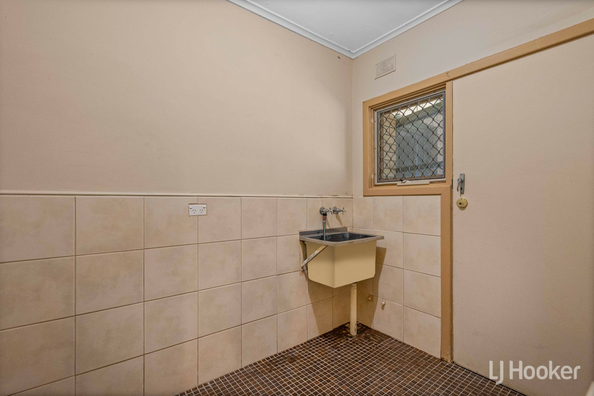 14 Mannington Road — photo 15 of 30