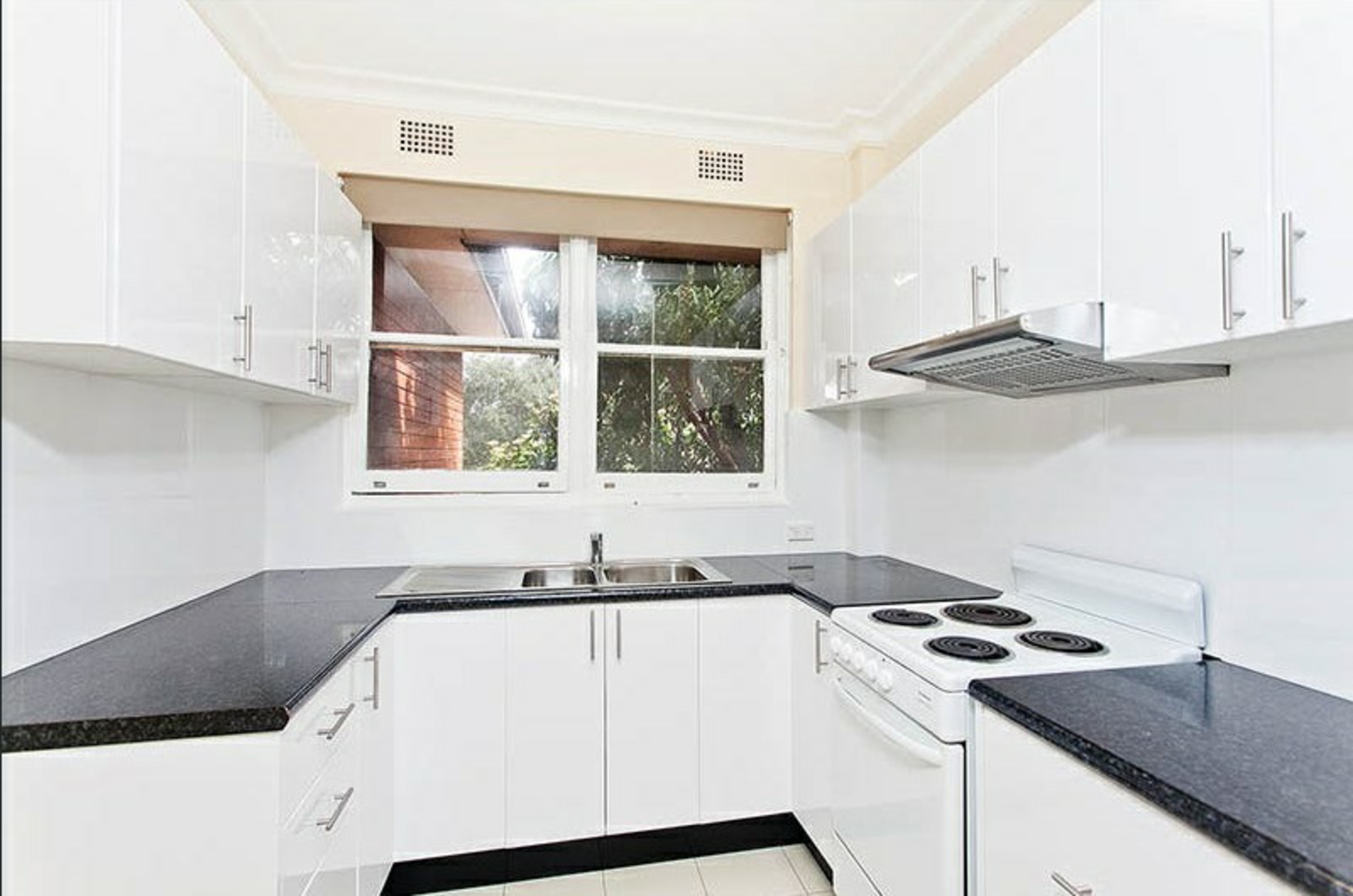 6/18 St Georges Parade, HURSTVILLE
