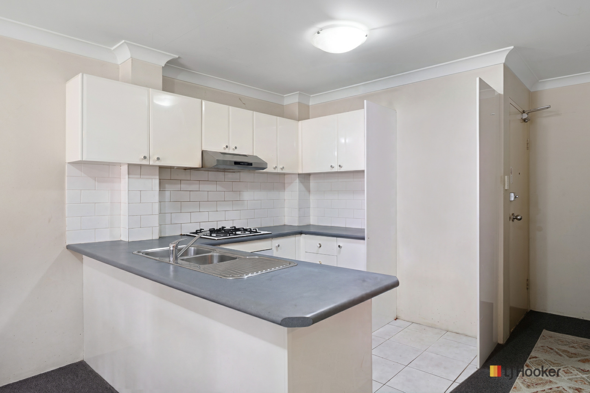 18/49-51 Woniora Road — photo 3 of 7