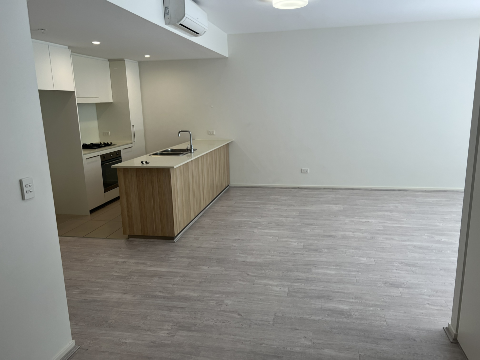 AG20/1B Pearl Street — photo 2 of 5