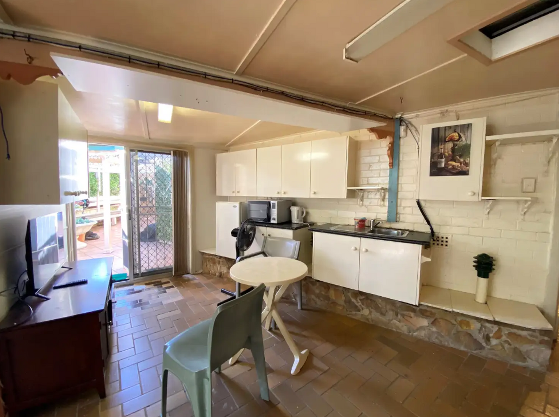 2/11 Coorabin Place — photo 3 of 5