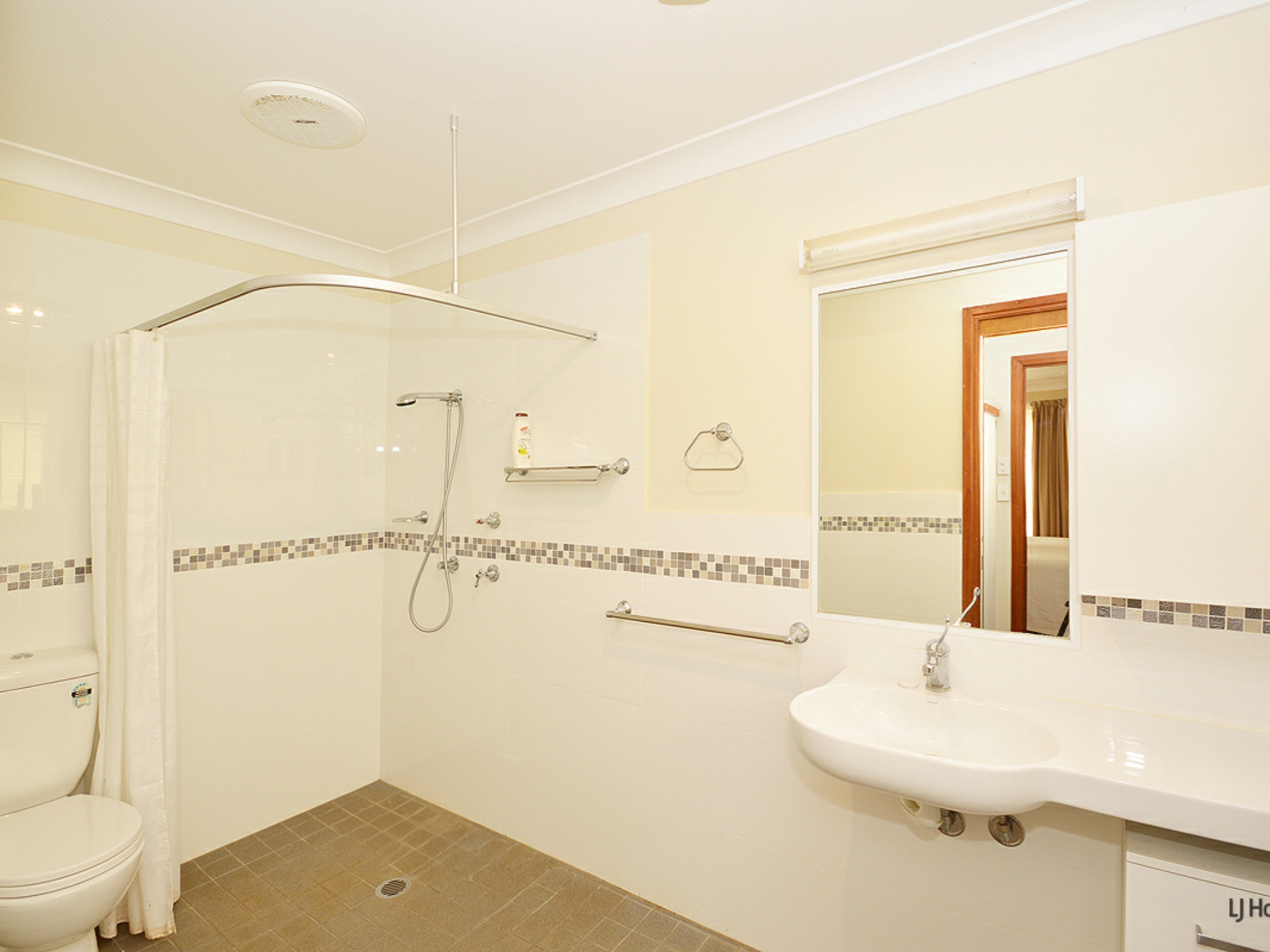 12 Market Parade, TERRANORA