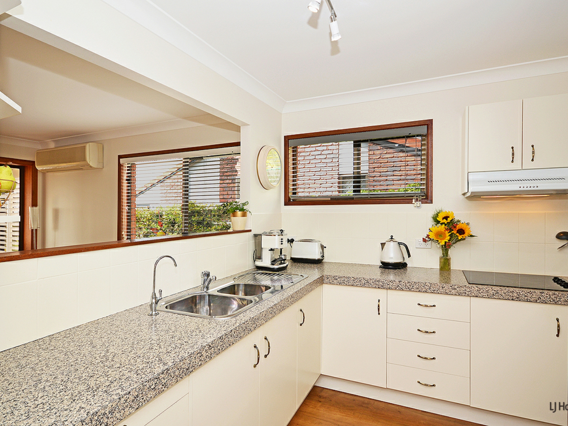 1/2 Clifford Crescent, BANORA POINT