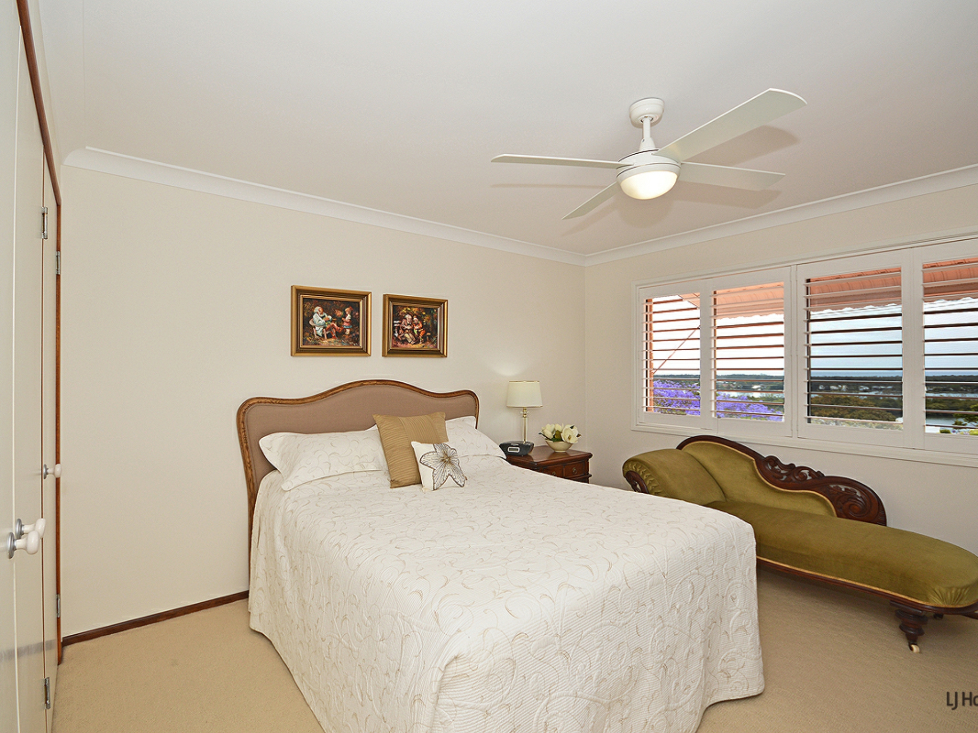 1/2 Clifford Crescent, BANORA POINT