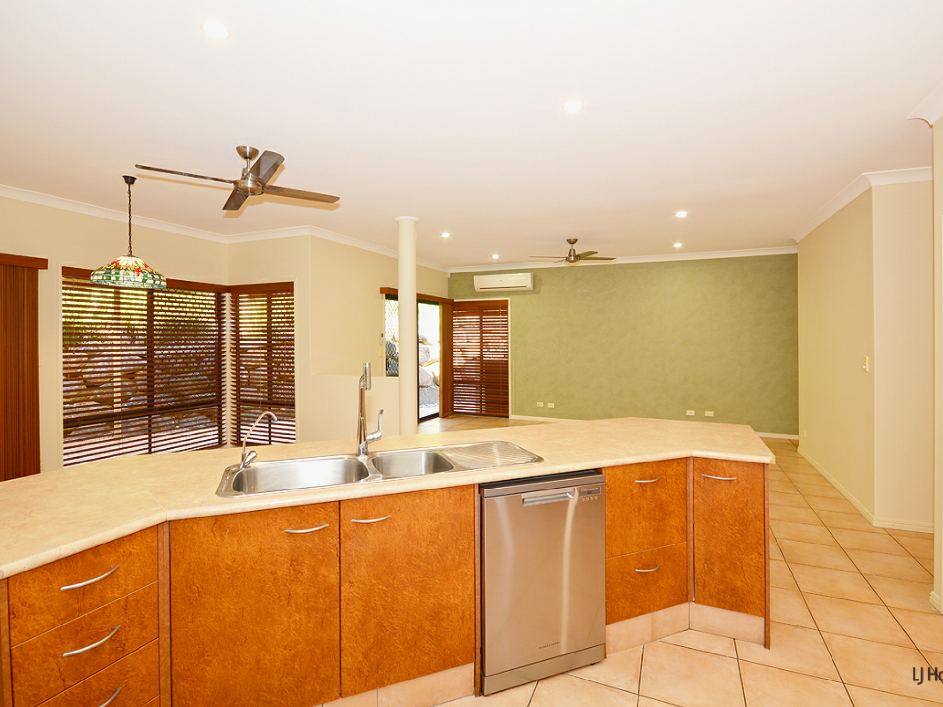 18 Grassmere Court, BANORA POINT
