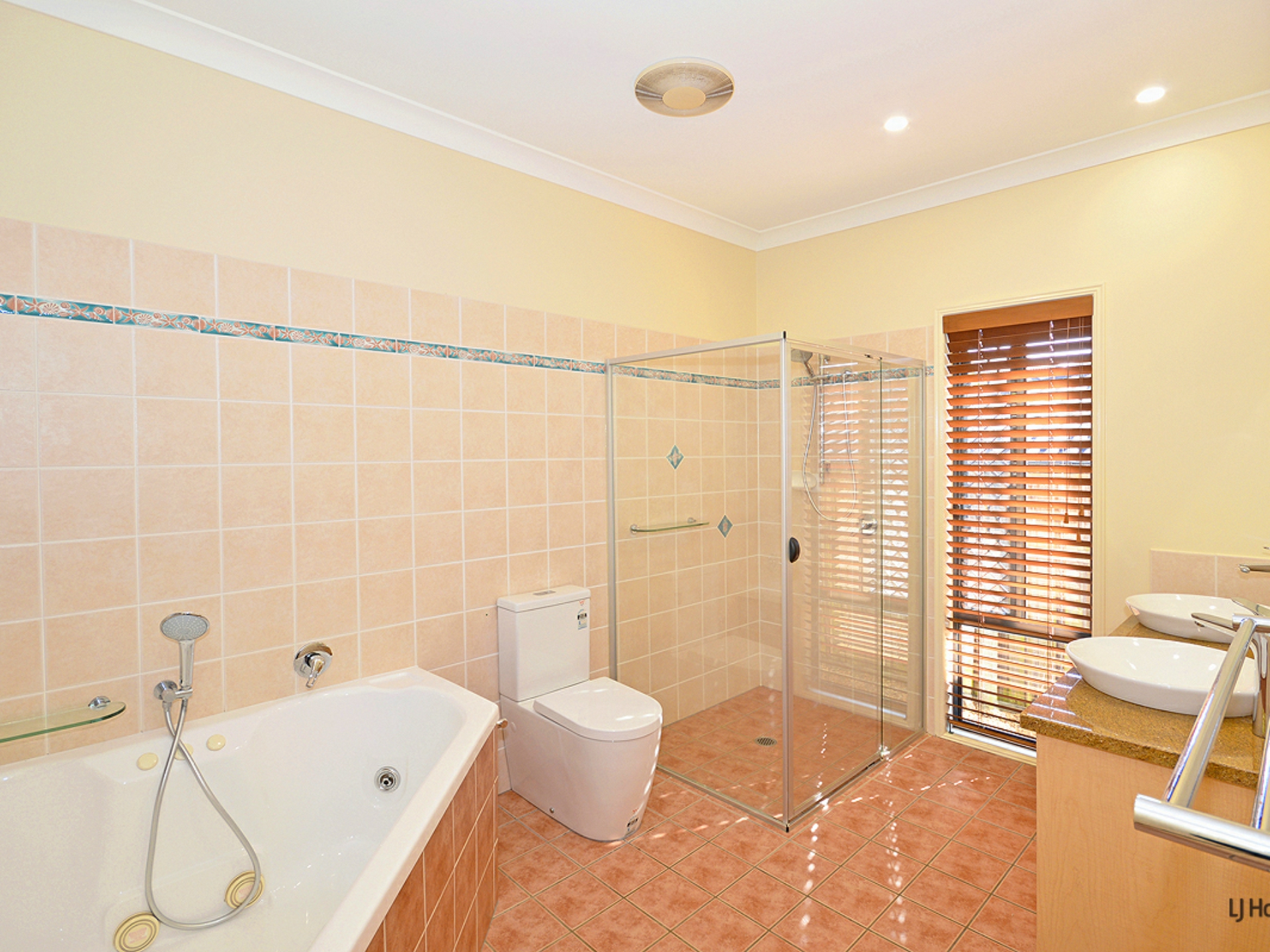 18 Grassmere Court, BANORA POINT