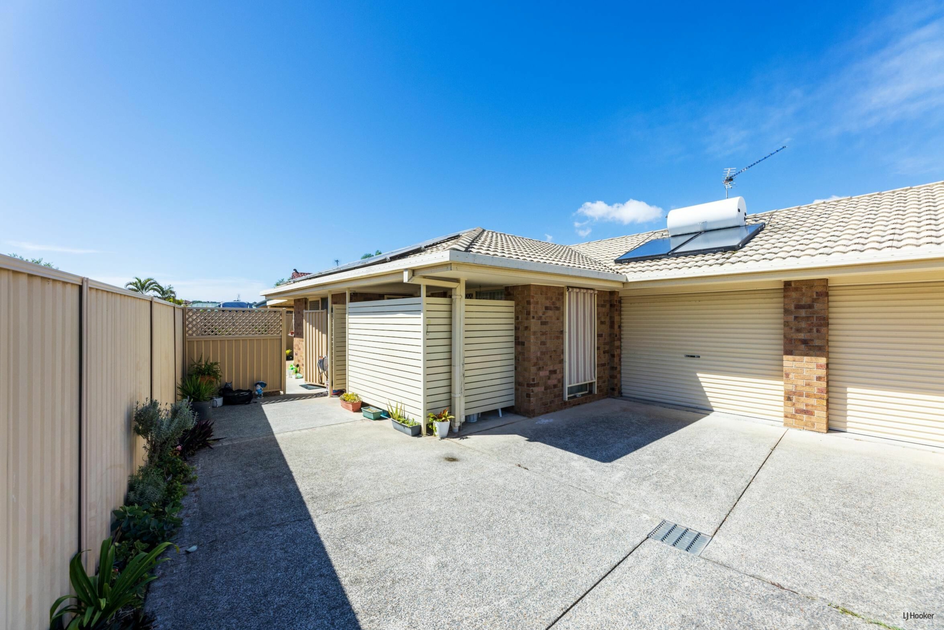 2/86 Honeymyrtle Drive, BANORA POINT