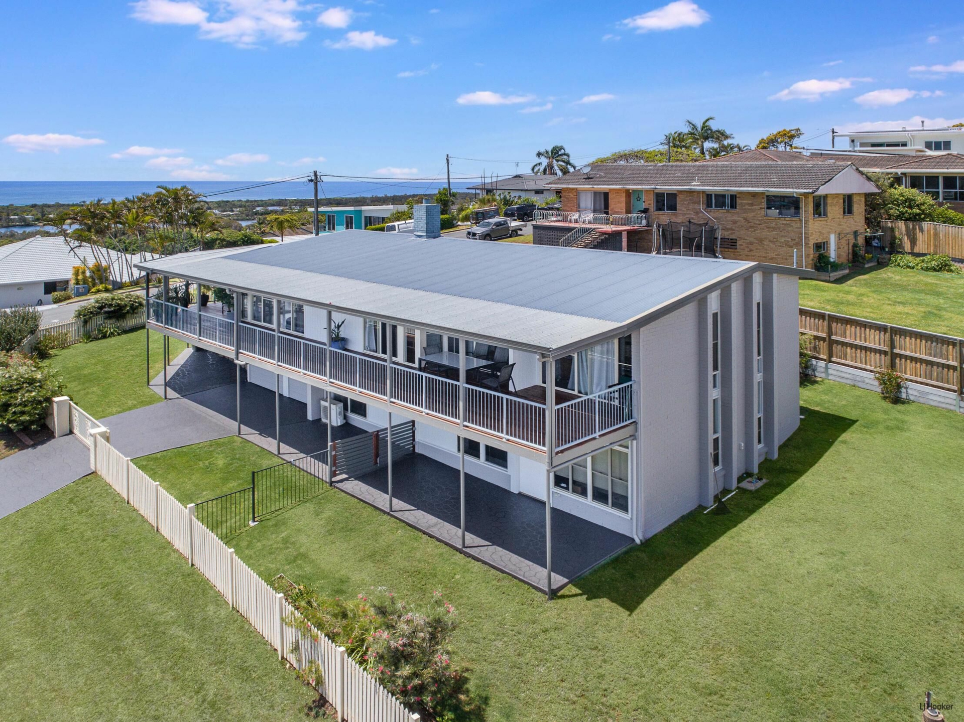 9 Walter Crescent, BANORA POINT