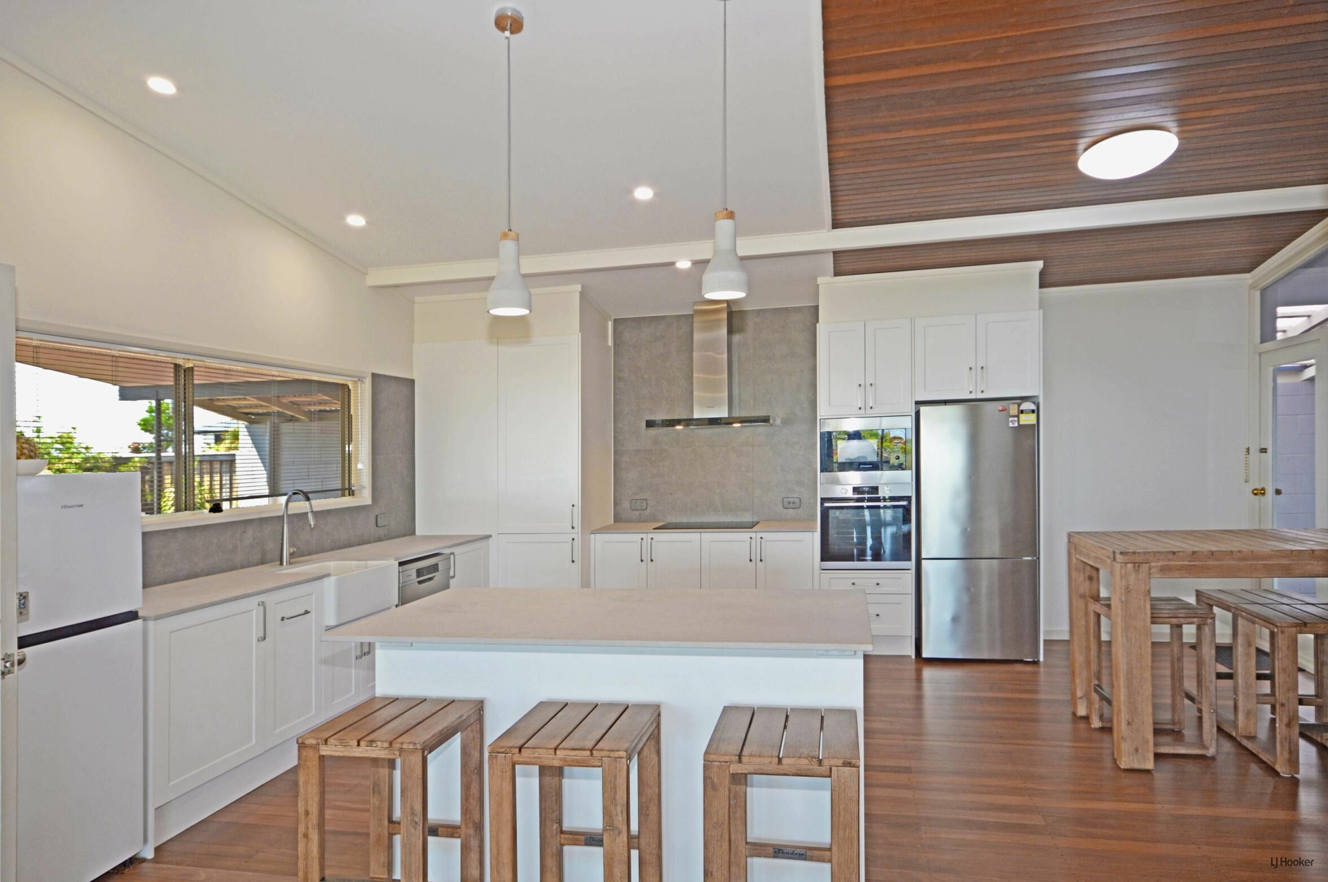 9 Walter Crescent, BANORA POINT