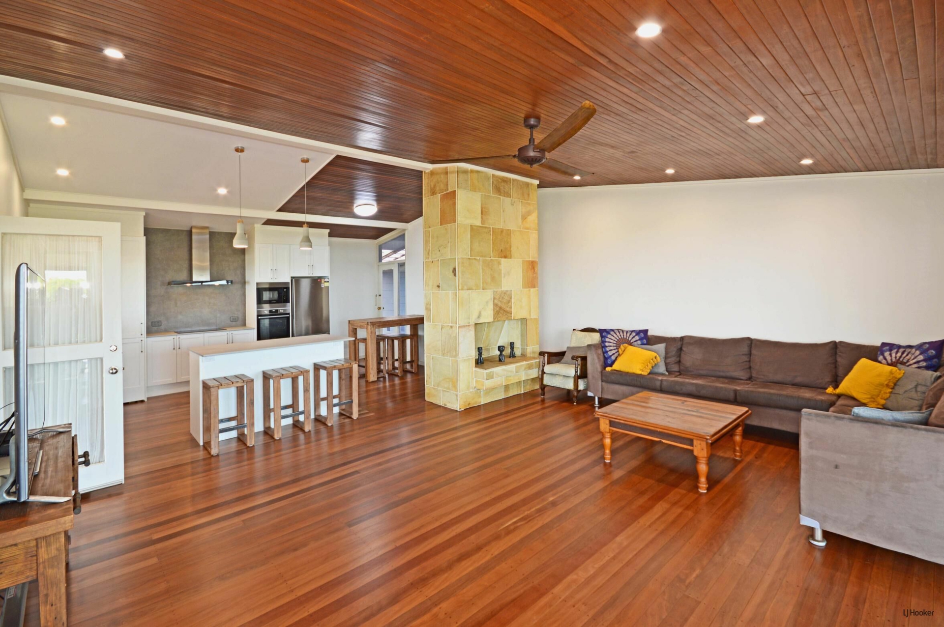 9 Walter Crescent, BANORA POINT