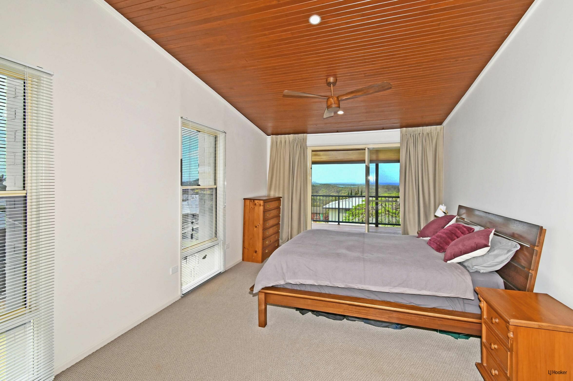 9 Walter Crescent, BANORA POINT