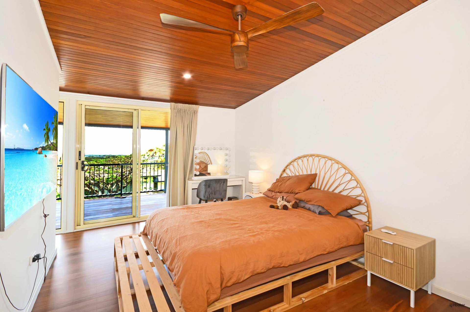 9 Walter Crescent, BANORA POINT