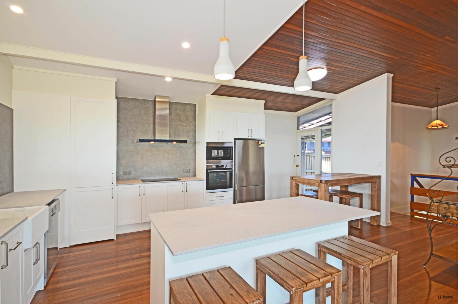 9 Walter Crescent, BANORA POINT
