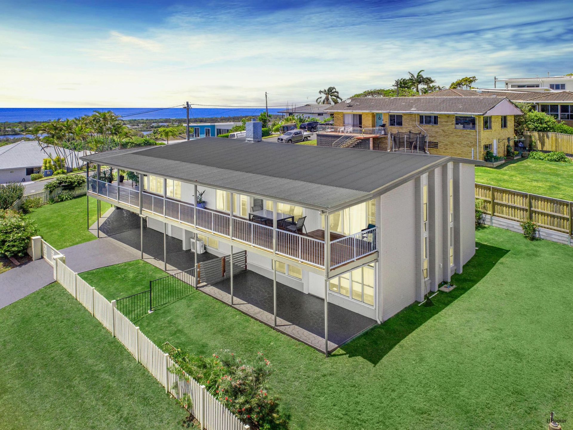 9 Walter Crescent, BANORA POINT