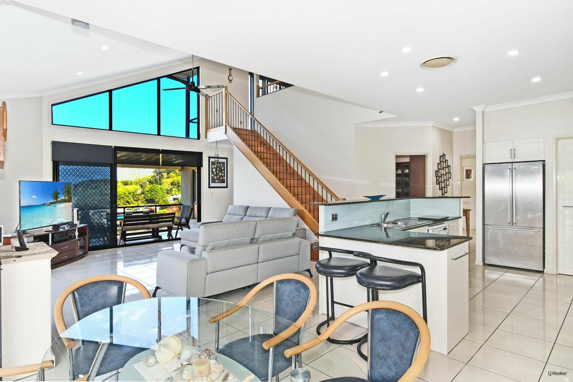 21 Buncrana Terrace, BANORA POINT