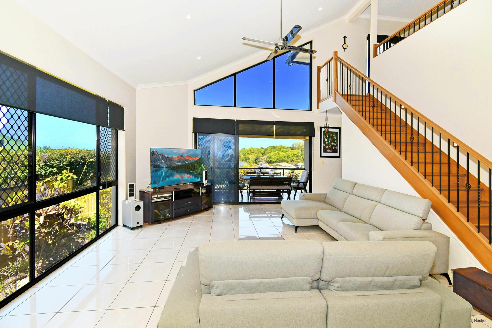 21 Buncrana Terrace, BANORA POINT