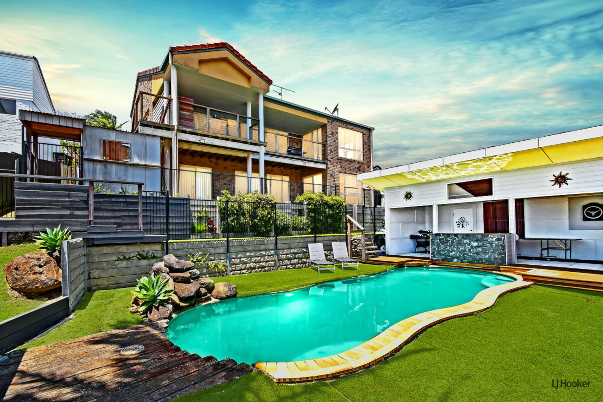 13 St Andrews Way, BANORA POINT