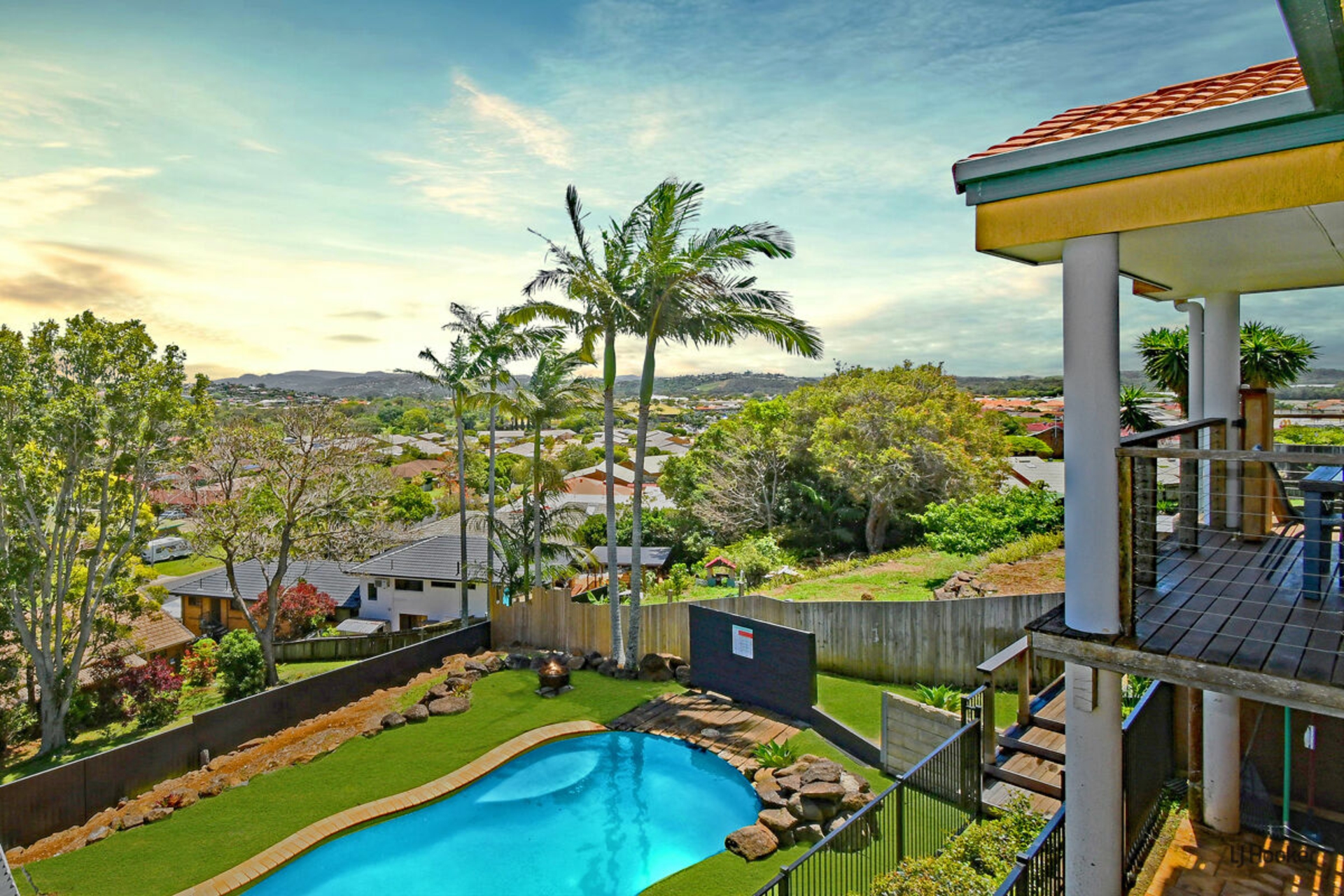 13 St Andrews Way, BANORA POINT