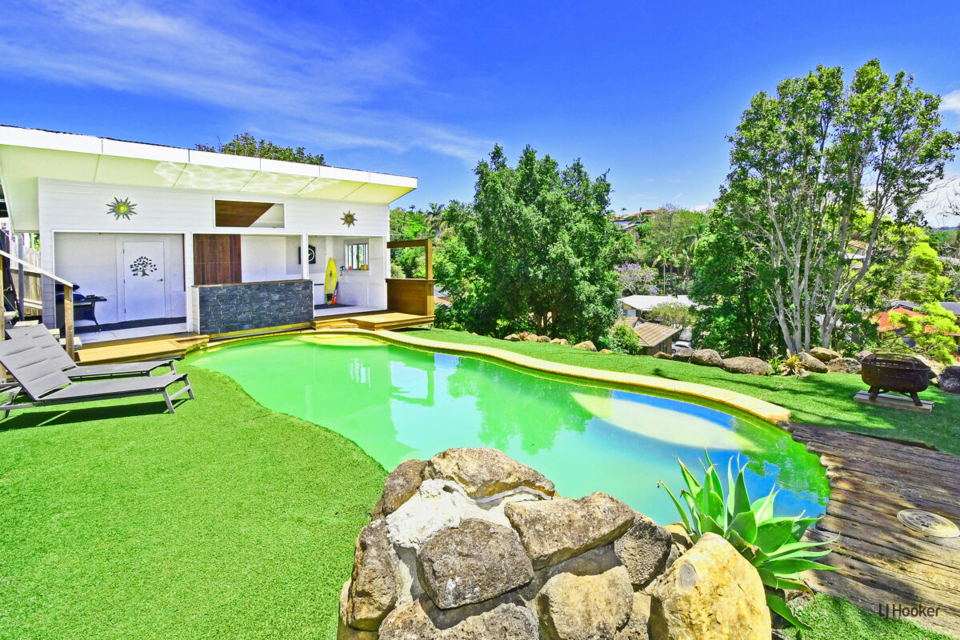 13 St Andrews Way, BANORA POINT