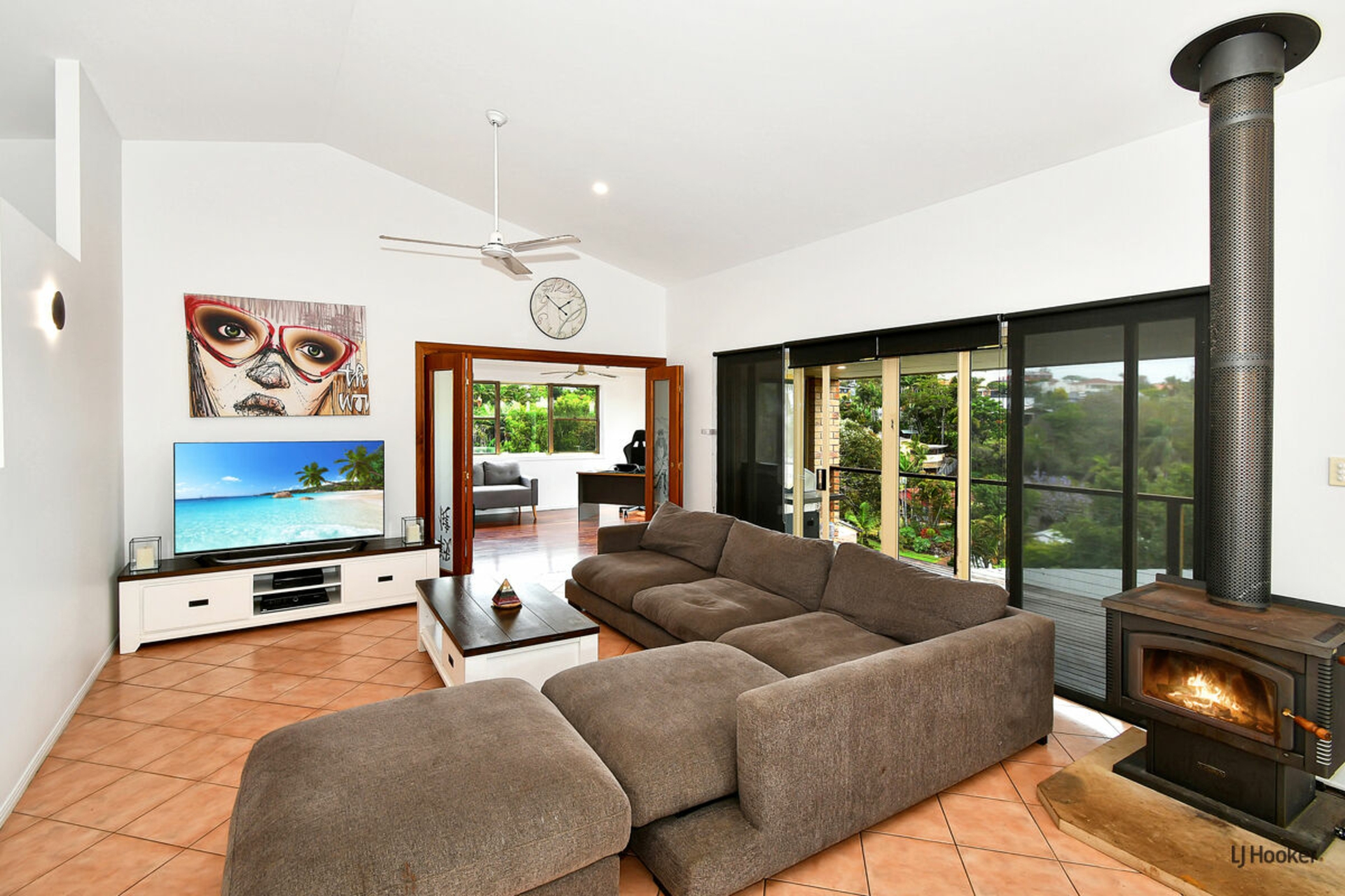 13 St Andrews Way, BANORA POINT