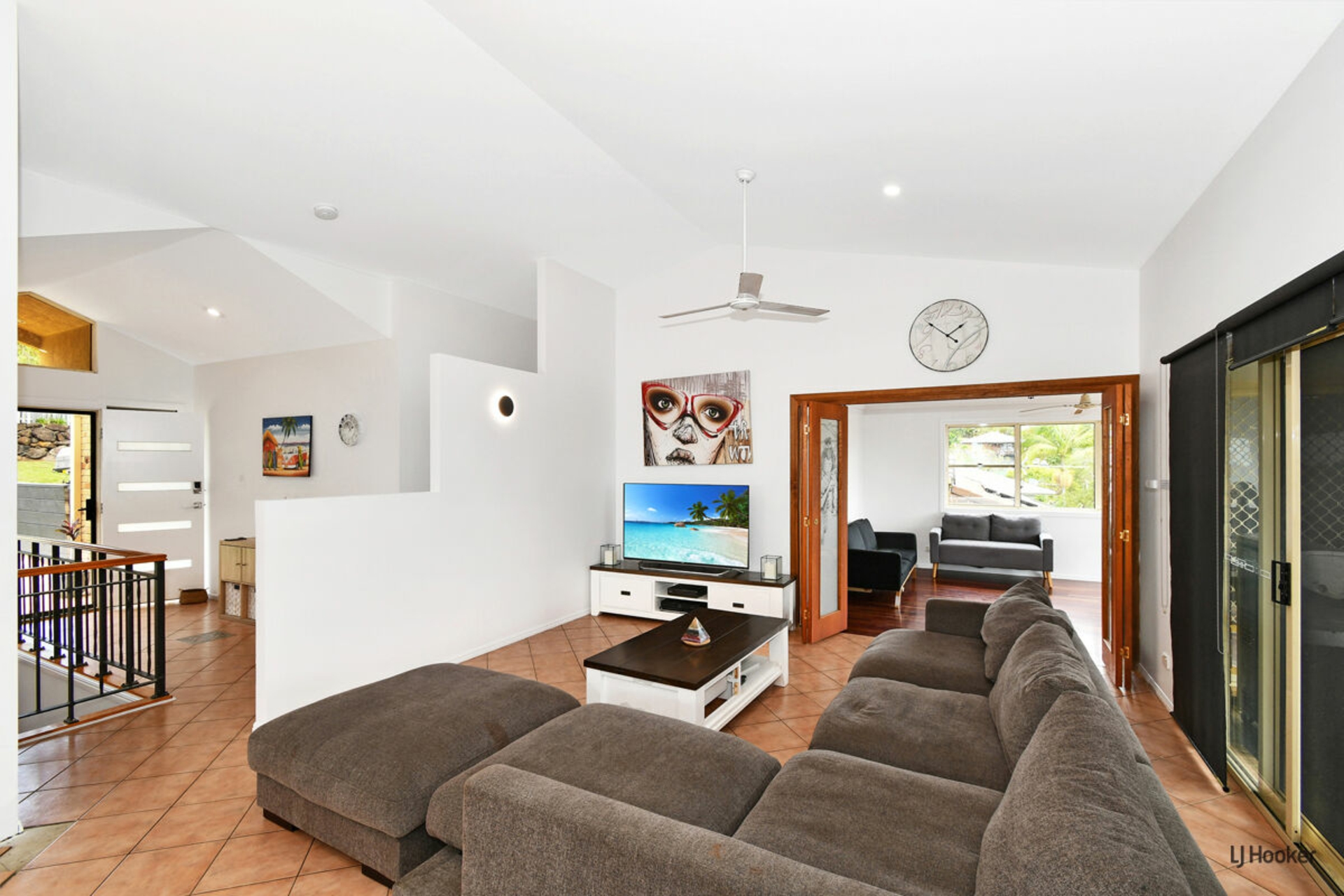 13 St Andrews Way, BANORA POINT