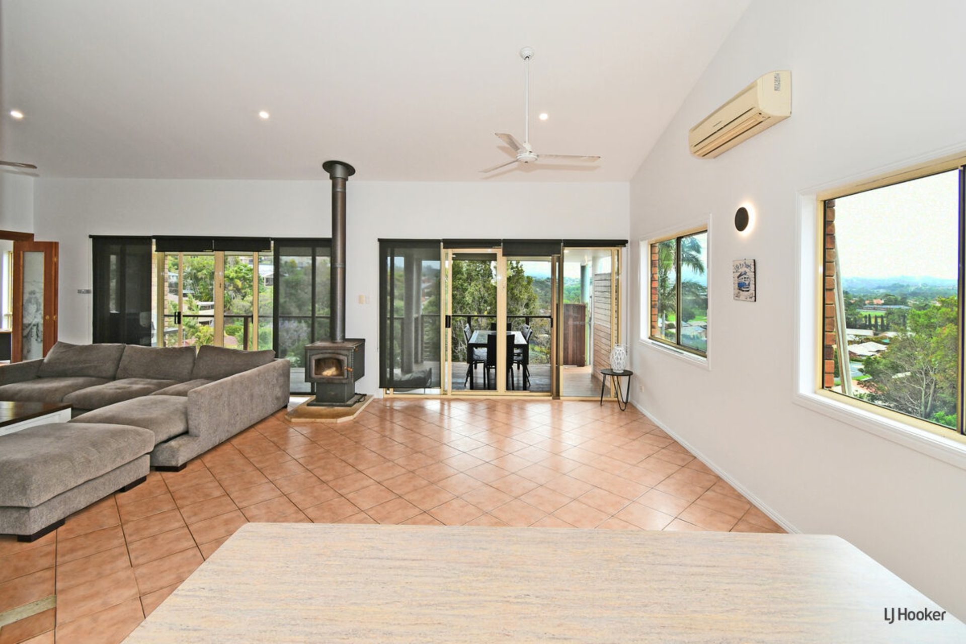 13 St Andrews Way, BANORA POINT