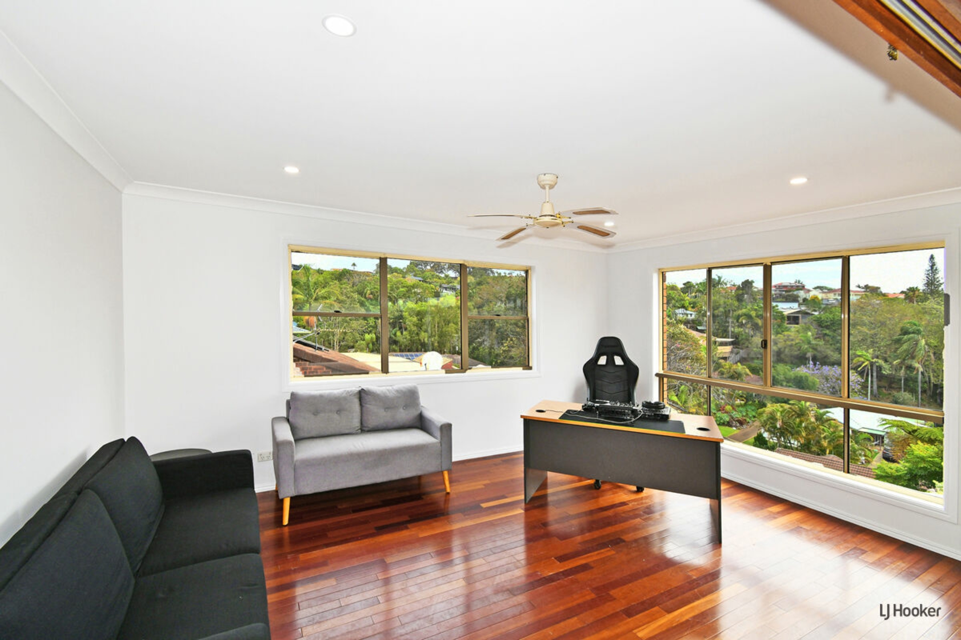 13 St Andrews Way, BANORA POINT