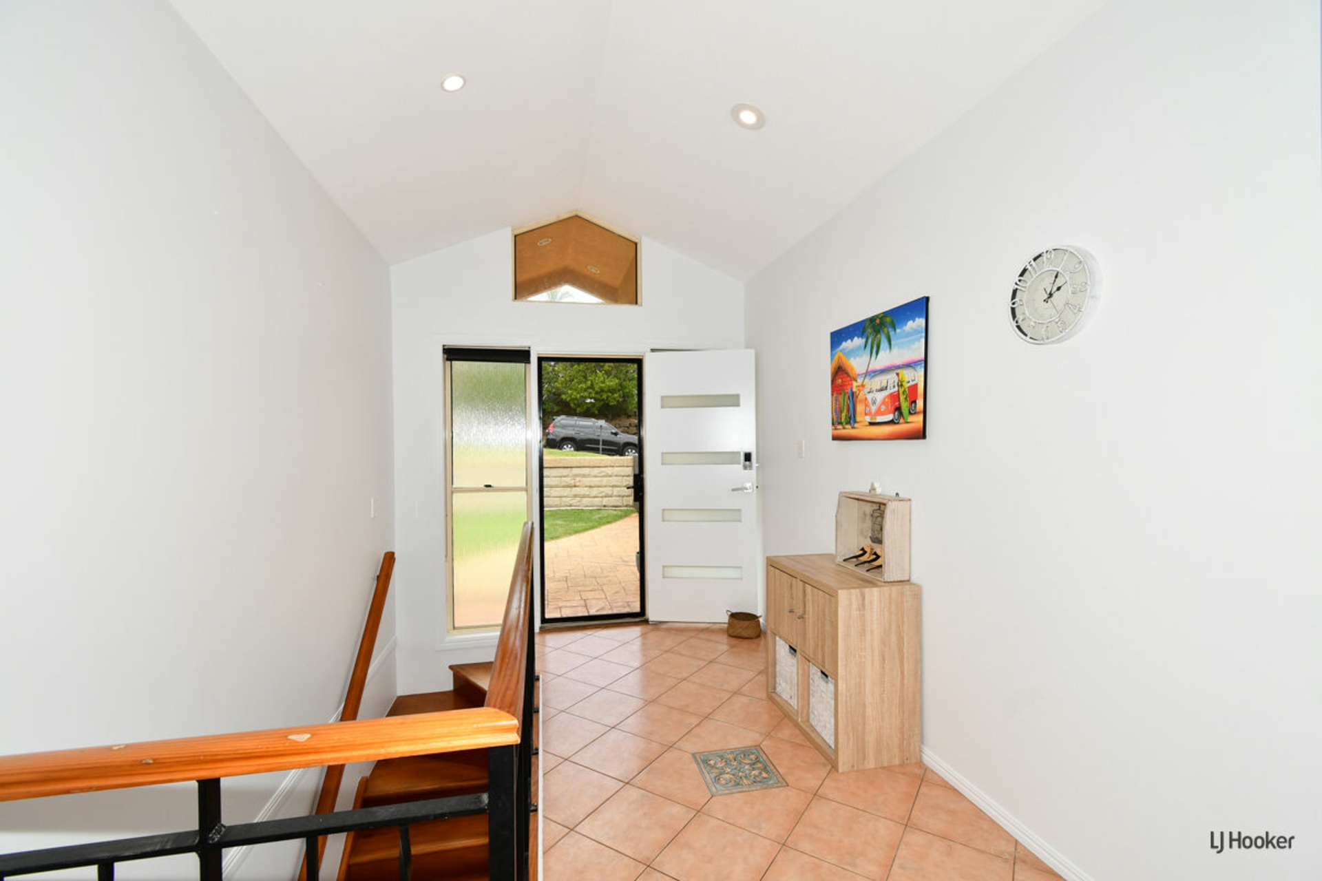 13 St Andrews Way, BANORA POINT