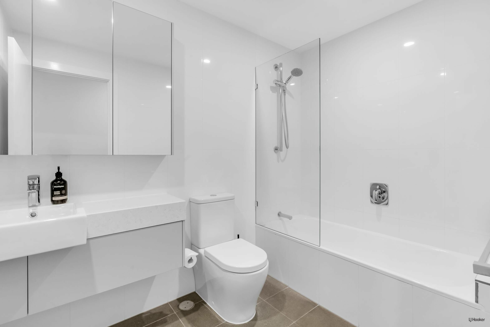 6/8 Coronation Avenue, POTTSVILLE