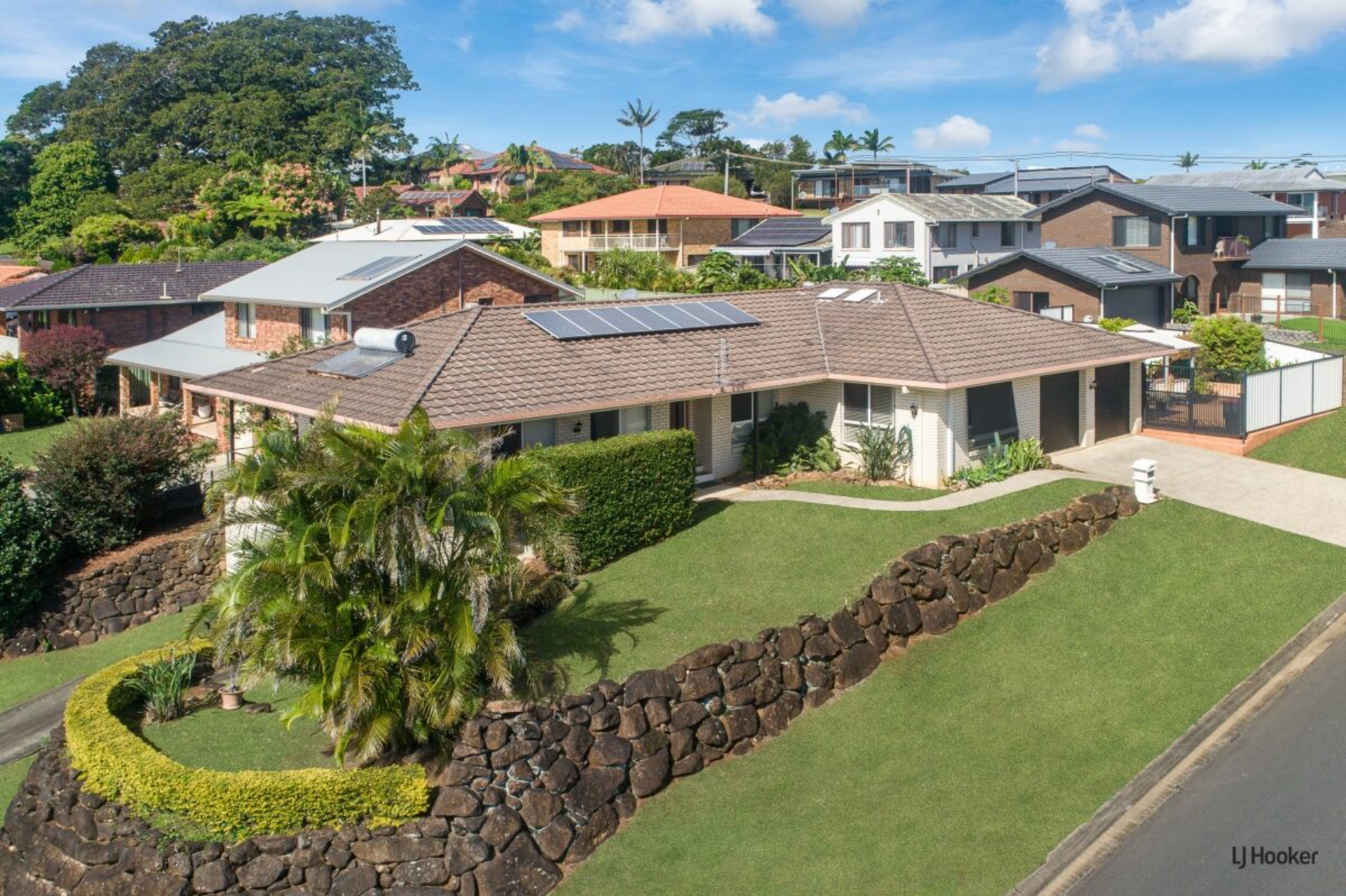 2 Widgee Avenue, BANORA POINT