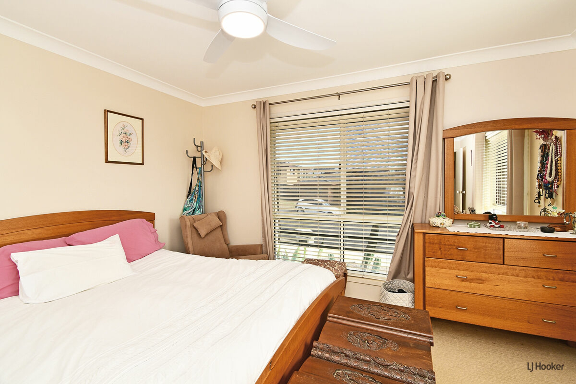 2 Widgee Avenue, BANORA POINT