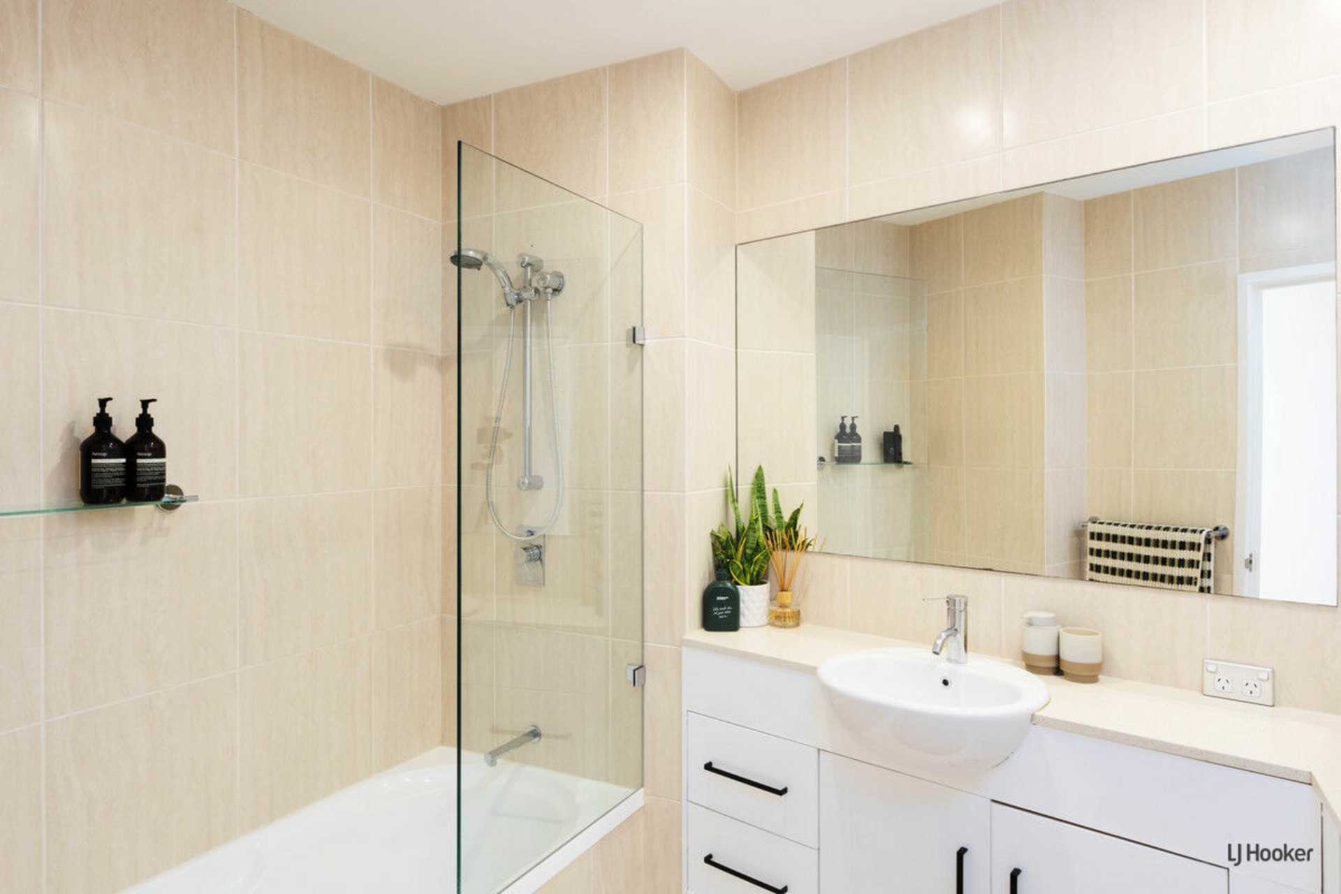 16/479-483 Golden Four Drive, TUGUN