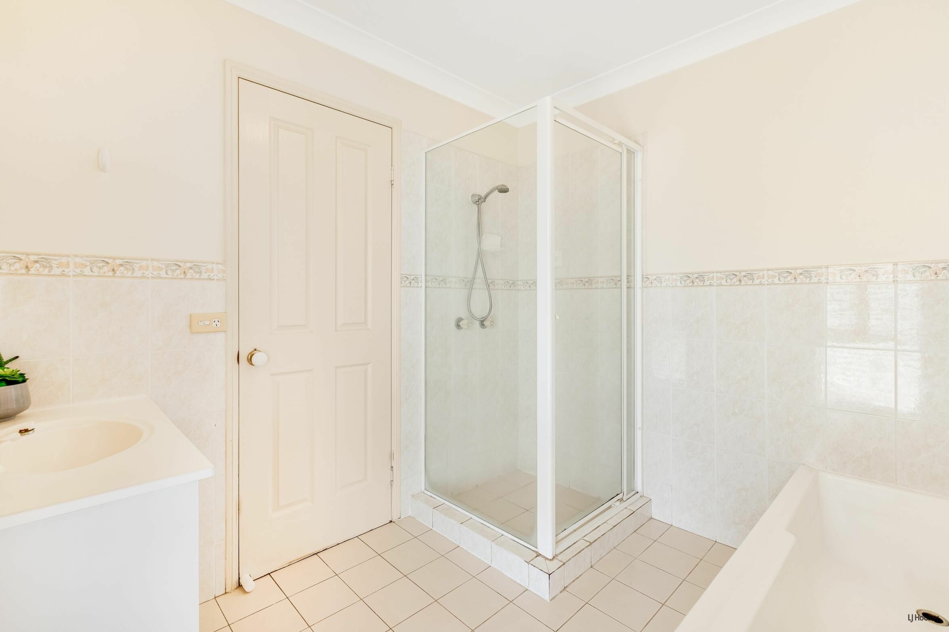 2/18 Satinash Terrace, BANORA POINT