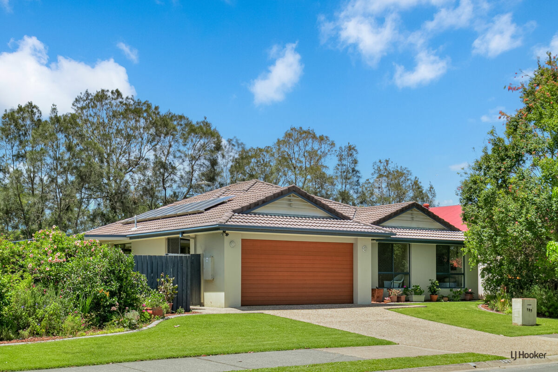 157 Botanical Circuit, BANORA POINT