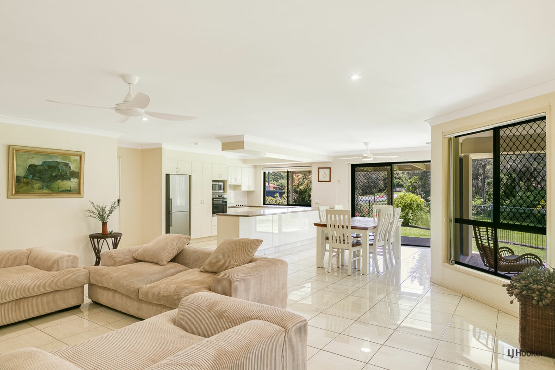 157 Botanical Circuit, BANORA POINT